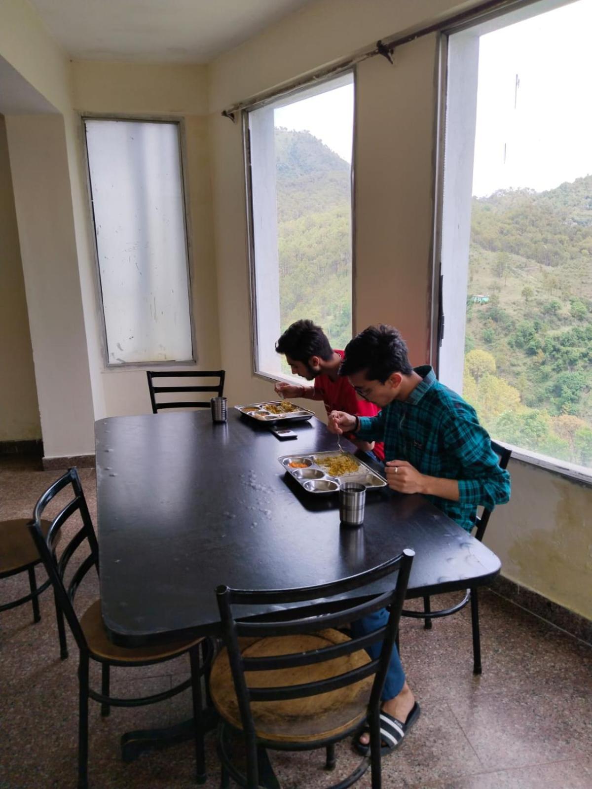 Abuzz Oxfordcaps Chanakya Hostel Solan Extérieur photo